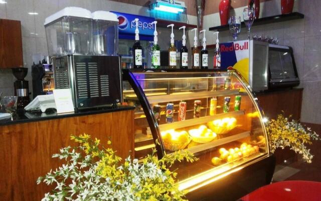 Al Amwaj Hotel