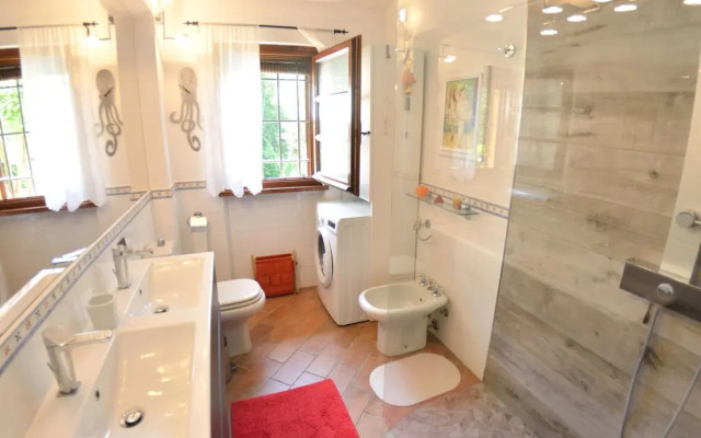 Scenic Holiday Home in Pescaglia With Swimming Pool