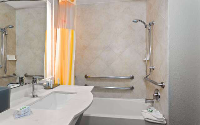 La Quinta Inn & Suites by Wyndham Ft. Pierce