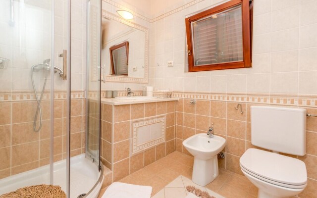 Amazing Home in Ugljan With Wifi and 4 Bedrooms