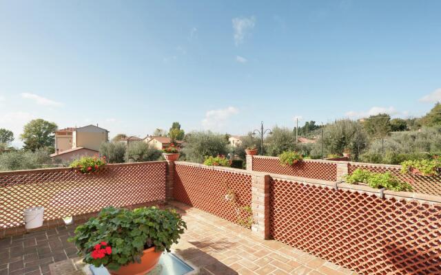 Apartment in Monte del Lago Near Lake Trasimeno