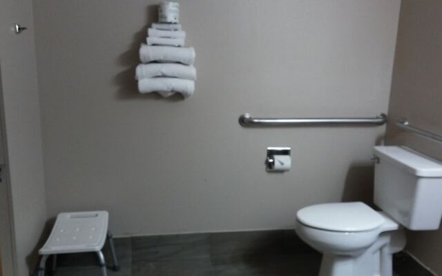 Super 8 Motel - Keokuk