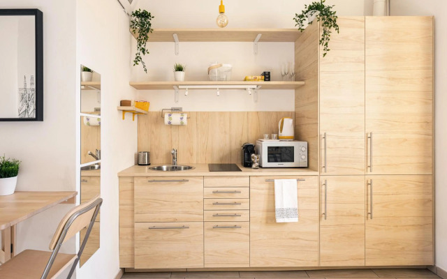 A Yellow Touch - Modern Studio in Isola Milano