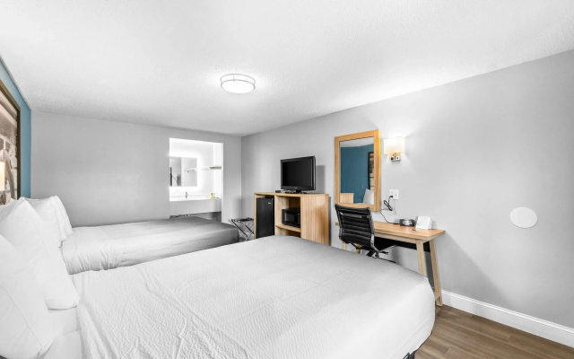 Super 8 by Wyndham Lantana West Palm Beach