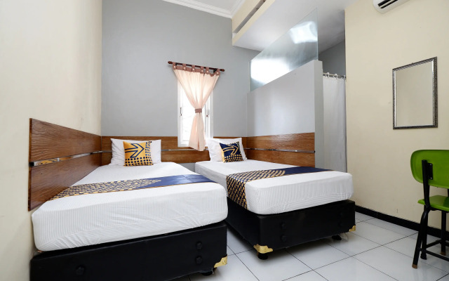 Super OYO 2209 Solo Point Guest House Syariah