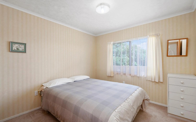 Lake Vista at Two Mile Bay- Taupo Central Holiday Home – Guest Rooms – Taupo