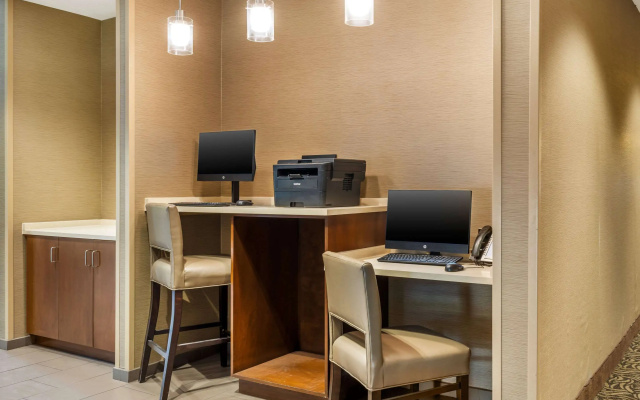 Comfort Inn & Suites at CrossPlex Village