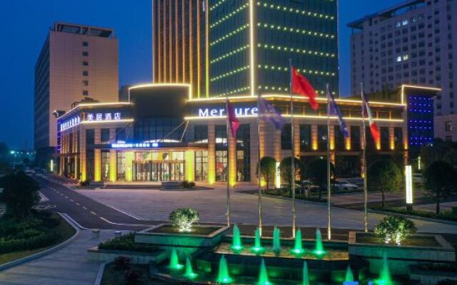 Mercure Hotel Xinyangdong Railway Station