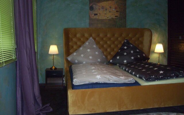 fritzis arte rooms
