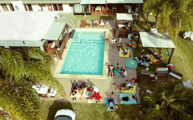 La Quinta Hostel & Suites