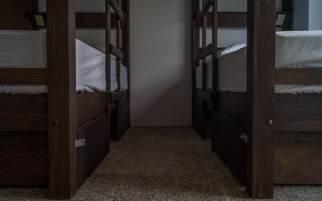 Los Muertos Hostal - Hostel