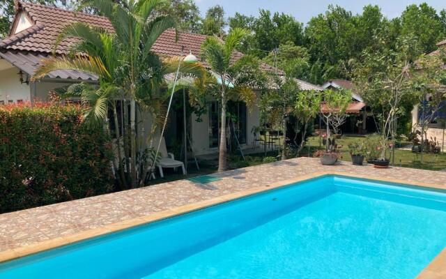 Vacation House with tropical garden and private pool