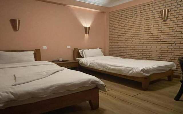 MeroStay 101 Hotel Valley View Inn