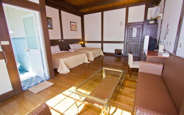 Maple Leaf Holiday Villa
