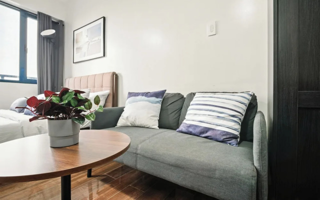 Room-sleek Studio With City Views on the