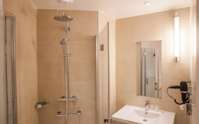 Hotel Sixteen Paris Montrouge