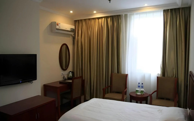 Greentree Inn Suzhou Taicang Baolong Square Express Hotel