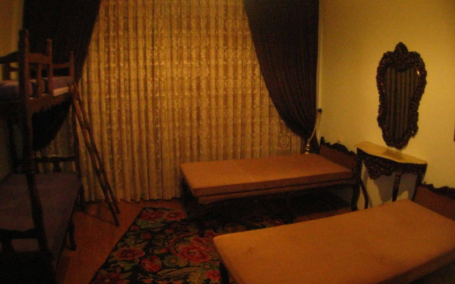 Chambers Of The Boheme - Hostel