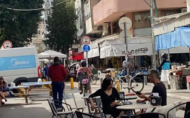 Trendy and cosy apartment / Balcony