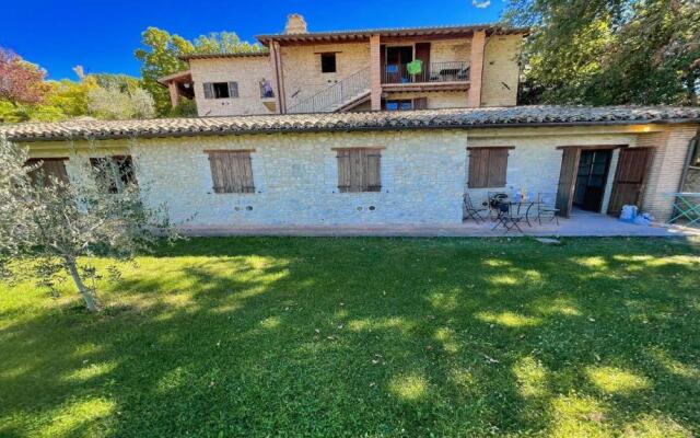 Very Pretty Spoleto Poolside, Jacuzzi, Gardens No01