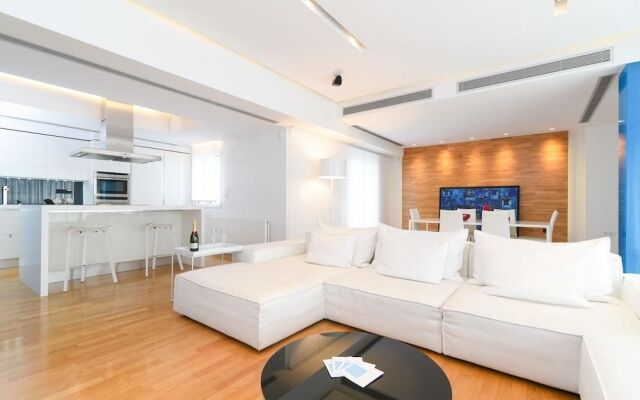 180m homm Newly Renovated Luxurious Penthouse