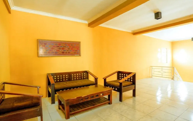 Edotel Praya by OYO Rooms