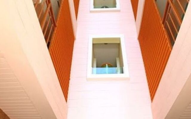 Ladda Place