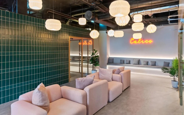 Central Modern 6BR APT With Fast Wifi Sleeps 6