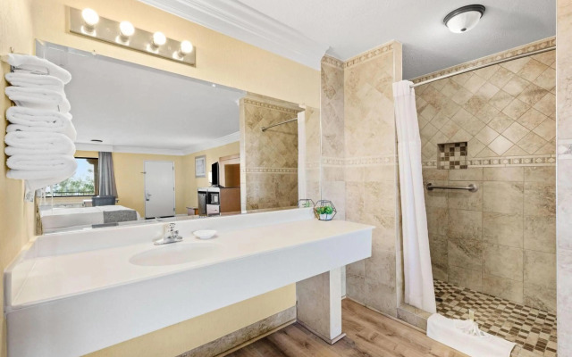 Travelodge by Wyndham San Clemente Beach