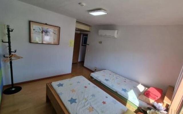 Tongyeong One Guesthouse
