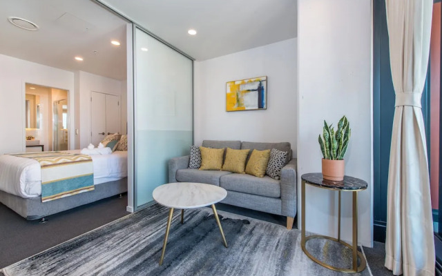 Ehome - Central CBD Romantic Apartment, Two Blocks from Waterfront