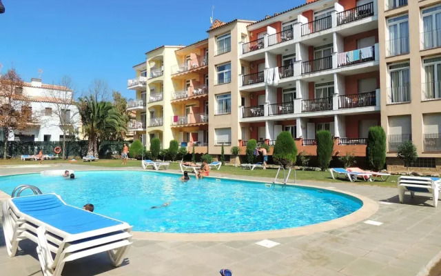 Apartment in Empuriabrava Near Beach