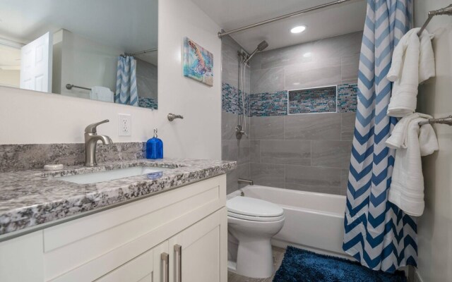 Ilima Suite at The Ilikai Short Walk to Beach!
