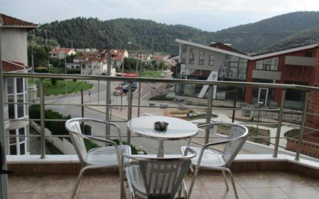 Kyknos De Luxe Suites & Rooms