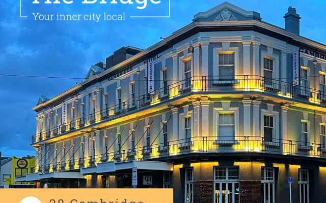 The Cambridge Hotel & Backpackers
