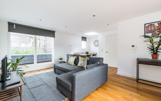 Stylish 3 Bedroom Flat With Balcony Shoreditch