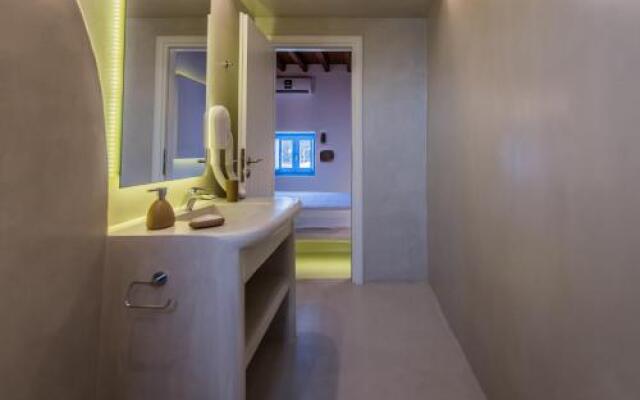 Plaka Suites