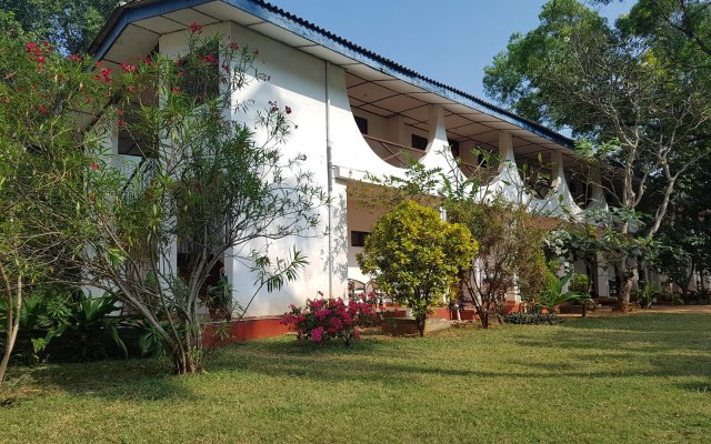 Nilaveli Crystal Blue Hotel