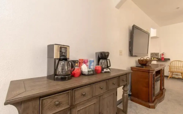 7 guests 2BR 2BA