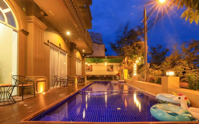 Golden Sunset Hotel