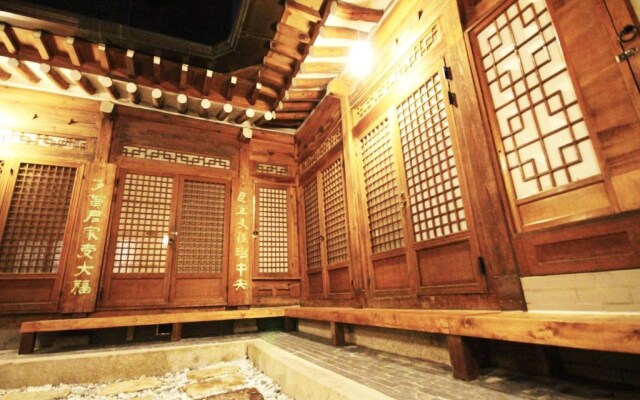 Ohbok Hanok Guesthouse 2