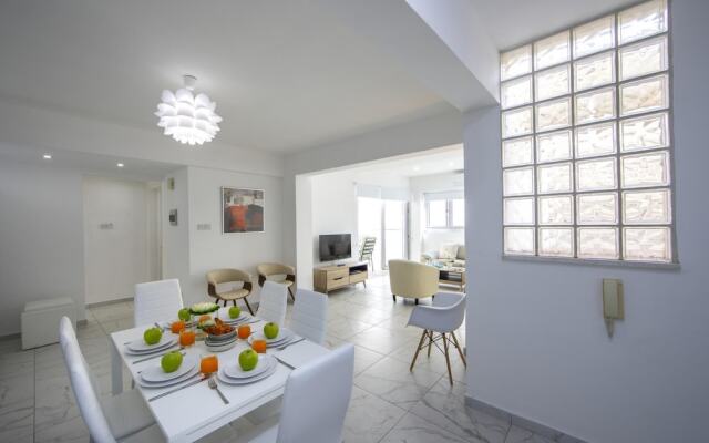 Larnaca Finikoudes Suite 405