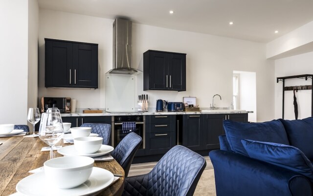 Lady Tenby - 2 Bedroom Luxury Apartment