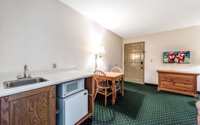 Red Roof Inn & Suites Knoxville East