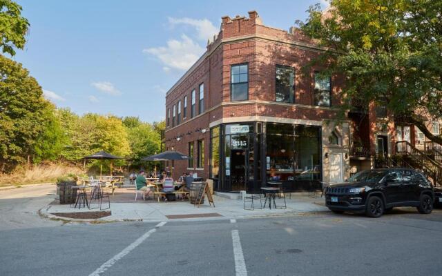 The Leavitt Street Inn and Tavern