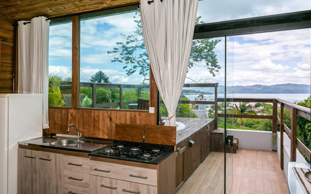 Chalé Rústico com Jacuzzi em Jurerê MAV011