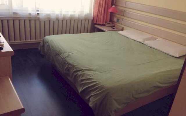 Home Inn Changchun Anda Street