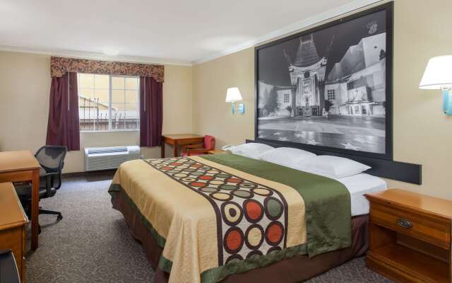 Super 8 by Wyndham Los Angeles Downtown