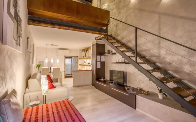 Tritone Top House
