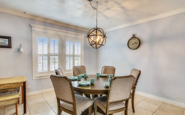 The Turquoise Turtle 4 Bedroom Home